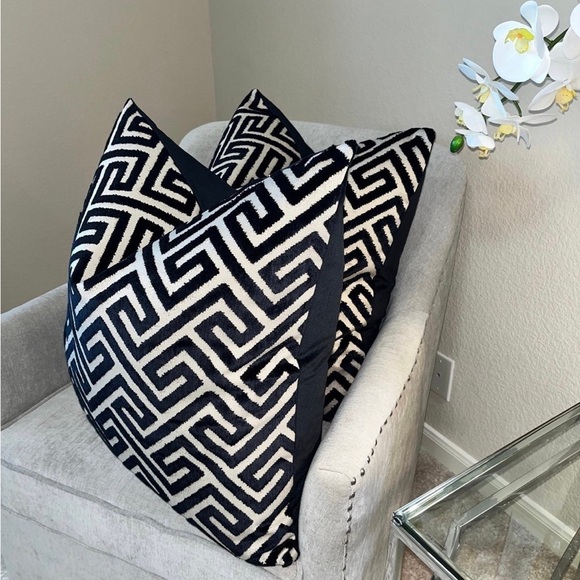 1-NWT CALDEIRA GREEK KEY DECORATIVE PILLOWS - Picture 3 of 12